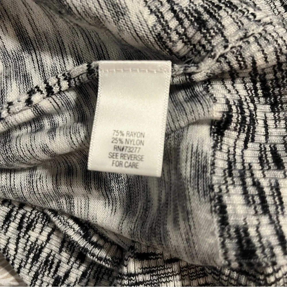Apt. 9 Women’s L Black & White Patterned 3/4 Sleeve  Mock Turtleneck Sweater